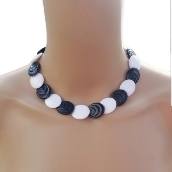 VINTAGE BLACK & WHITE POLYMER DISK COLLAR NECKLACE - Picture 1 of 4